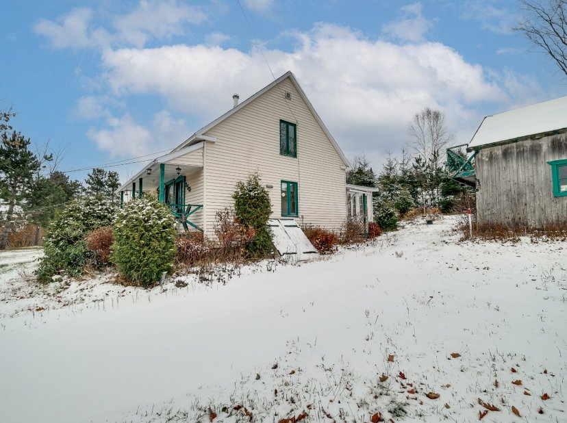 Les Immeubles GLMC Maison à un étage et demi 350 Rue Principale