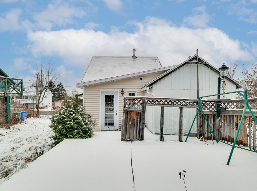 Les Immeubles GLMC Maison à un étage et demi 350 Rue Principale