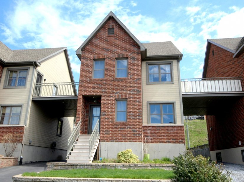 Les Immeubles GLMC Maison à étages 97 Rue des Pivoines, RivièreduLoup
